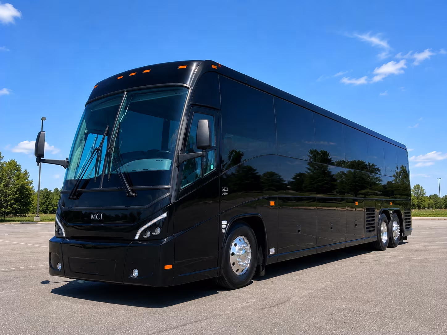 compare charter buses to levi s stadium and oracle park for bay area games