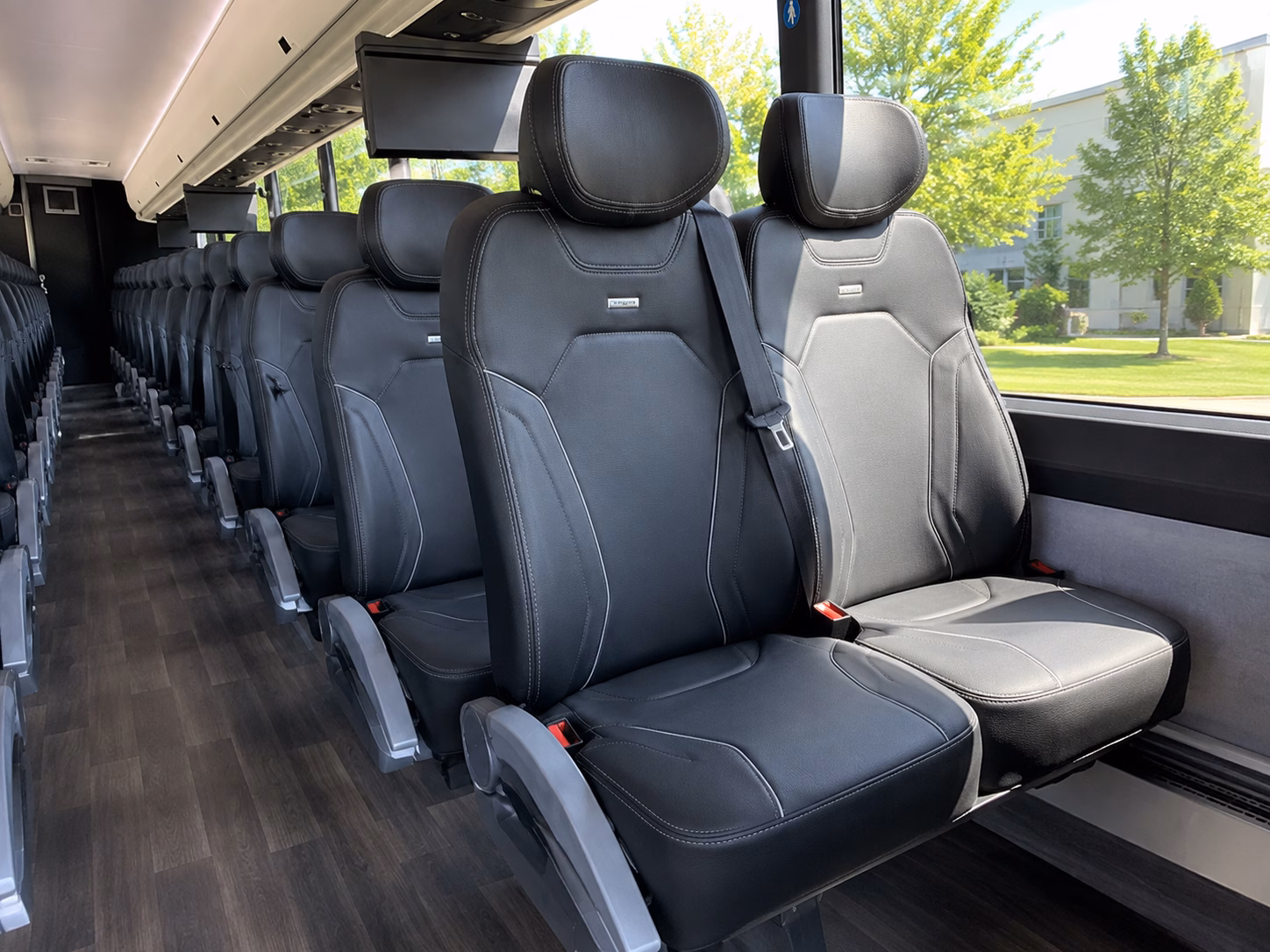 let mantecacharterbuscompany com handle the airport pickup for out of town wedding guests